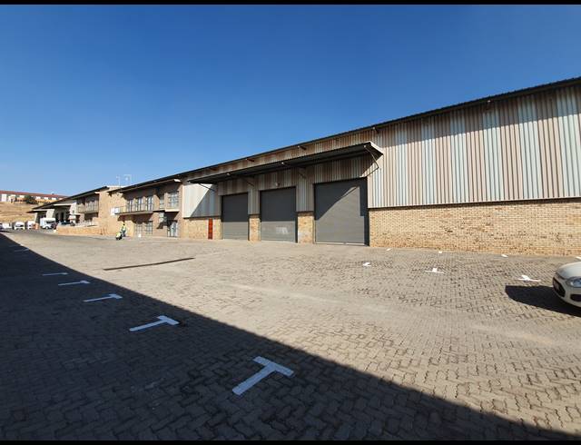 1,998M² WAREHOUSE TO LET IN AMALGAM